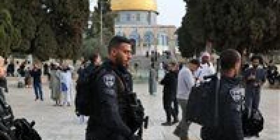 اقتحام عشرات المستوطنين المسجد الأقصى واعتقال 21 فلسطينياً بالضفة الغربية
