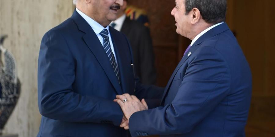 تفاصيل لقاء الرئيس السيسي والمشير خليفة حفتر.. فيديو وصور