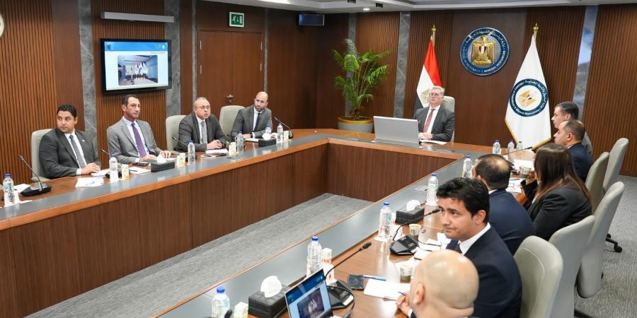 وزير البترول يستعرض فرص دخول كارجاس إلى الدول العربية والإفريقية