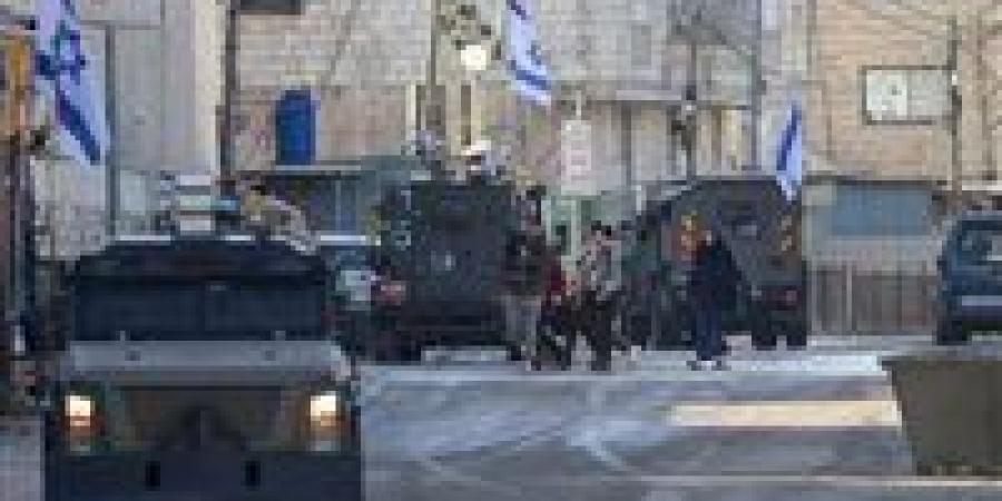 جيش الاحتلال ينفذ حملة اعتقالات ومداهمات واسعة في الضفة الغربية