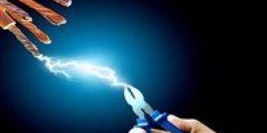 مصرع طفل وإصابة آخر بسبب صعق كهربائيّ داخل قارة مواشي بالفيوم