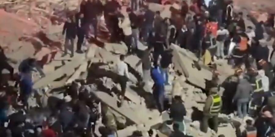 «مدينة فاس في حداد».. مقتل 19 شخص بينهم أطفال في انهيار مبنيين سكنيين في المغرب