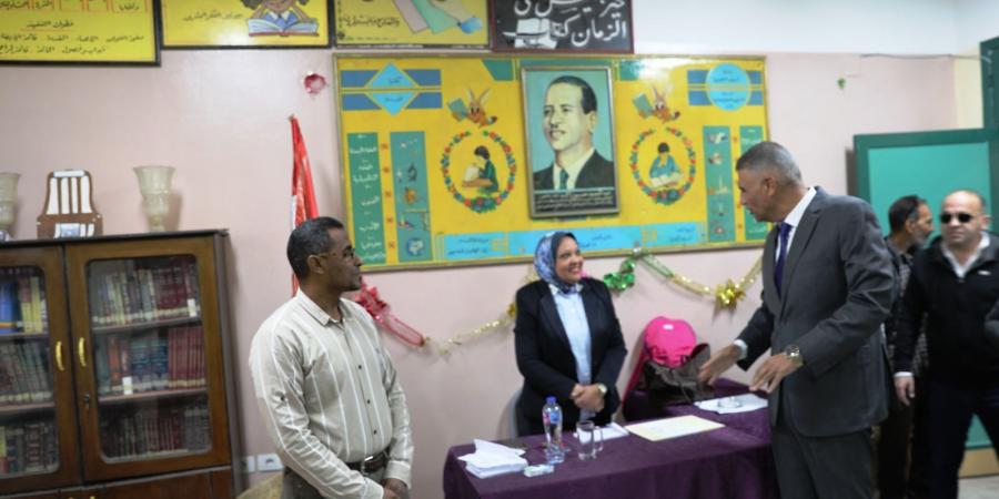 محافظ أسوان يتفقد اللجان الانتخابية في اليوم الأول لجولة الإعادة للمرحلة الأولى