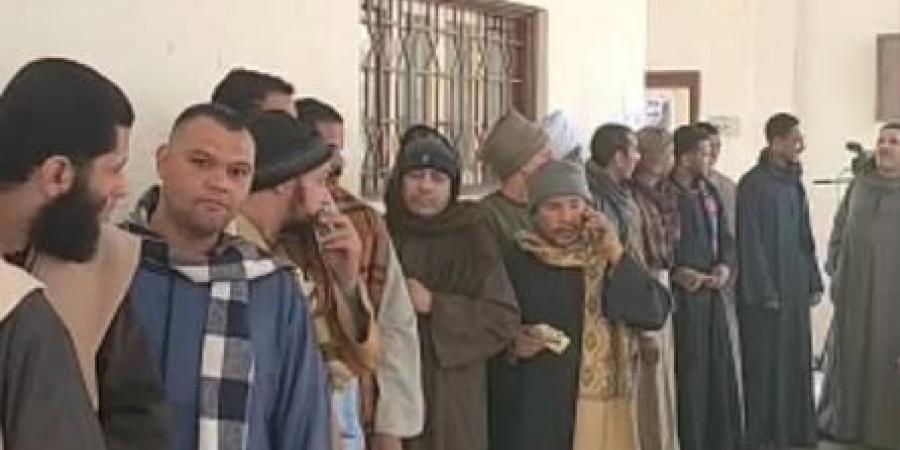 توافد الناخبين بدائرة البلينا بسوهاج للتصويت في انتخابات مجلس النواب