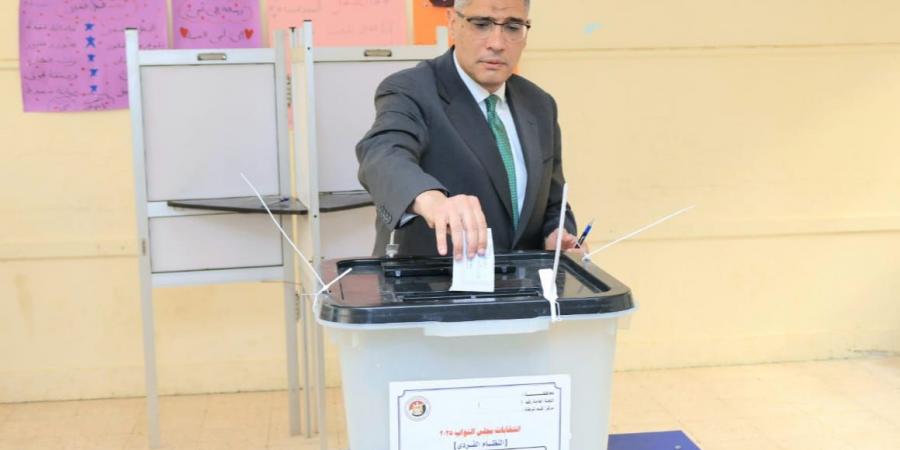محافظ الجيزة يُدلي بصوته في انتخابات مجلس النواب 2025