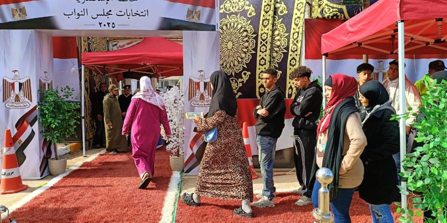 انتخابات النواب 2025.. توافد الناخبين على لجان المنتزه في الإسكندرية للإدلاء بأصواتهم