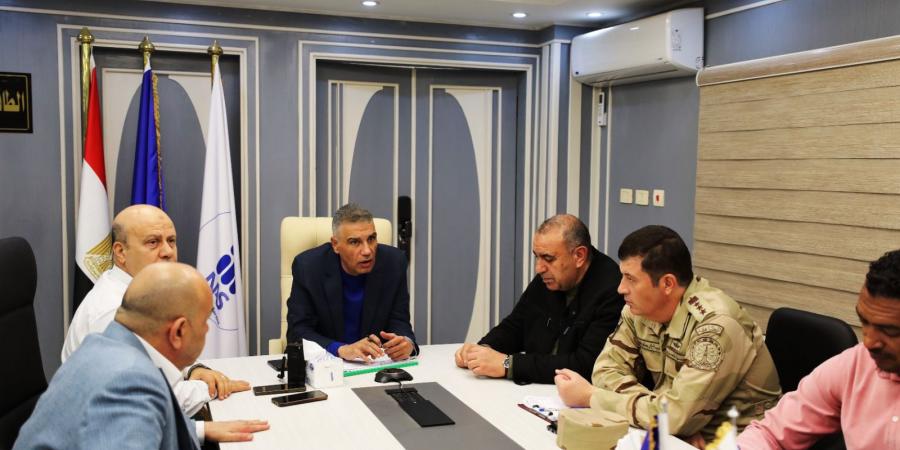 محافظ أسوان: تأمين صناديق الاقتراع لانتخابات مجلس النواب وتسليمها إلى لجان الفرز