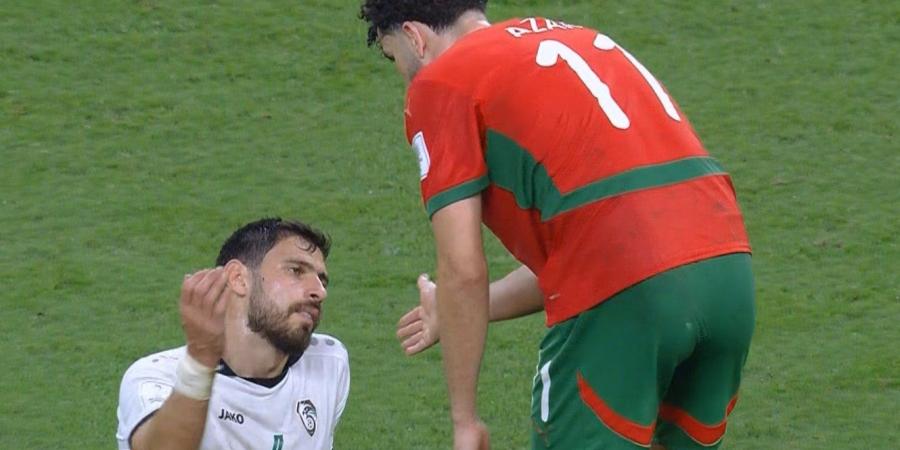 روح رياضية استثنائية.. وليد أزارو يواسي لاعبي سوريا بعد حسم التأهل لنصف نهائي كأس العرب