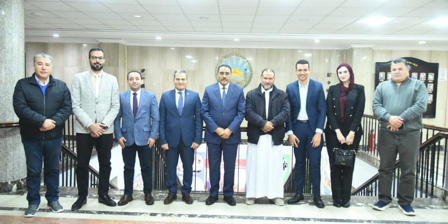 محافظ مطروح يوجه بتذليل كافة العقبات لأعمال القافلة الطبية والعلاجية القادمة من جامعة حورس لسيوة