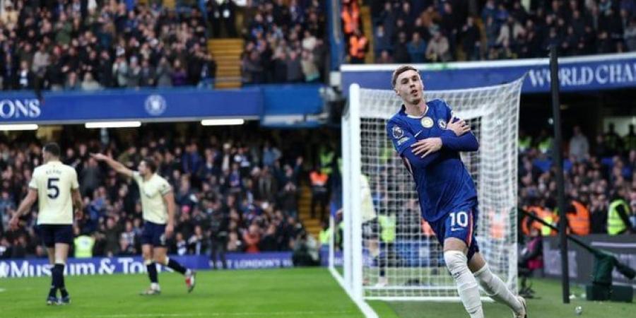 بالمر وجوستو يقودان تشيلسي لانتصار غالي على إيفرتون في الدوري الإنجليزي