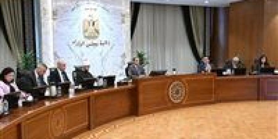 رئيس الوزراء يتابع زيادة الخدمات والأنشطة بالمحافظات الحدودية