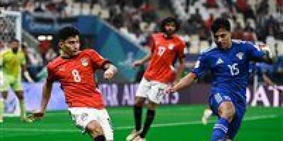 إسلام عيسى يوضح سر إمساك السولية بالكرة قبل تنفيذ أفشة لركلة الجزاء الحاسمة أمام الكويت