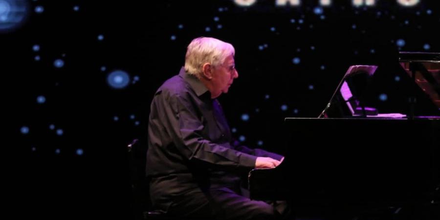 جالا الحديدى تغنى للكريسماس بالأوبرا