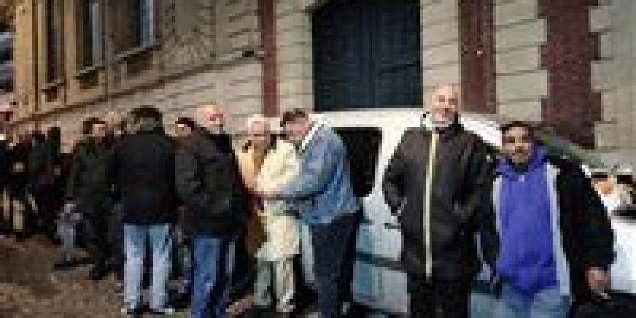 في الساعات الأخيرة لليوم الأول.. استمرار توافد أبناء الجالية المصرية في فرنسا للإدلاء بأصواتهم في انتخابات مجلس النواب