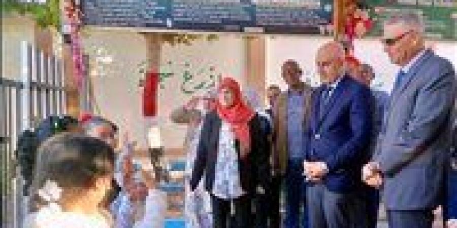 وزير لتعليم ومحافظ أسوان يتفقدان سير العملية التعليمية بمدرسة الشهيد عمرو فريد المتميزة للغات
