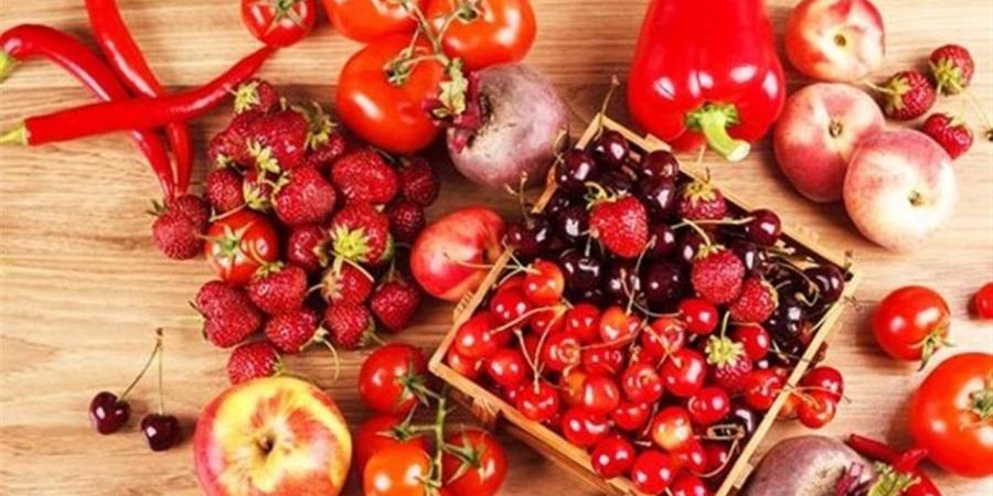 أطعمة
      حمراء
      تُسهم
      في
      خفض
      الكوليسترول
      بالدم
      وحماية
      القلب