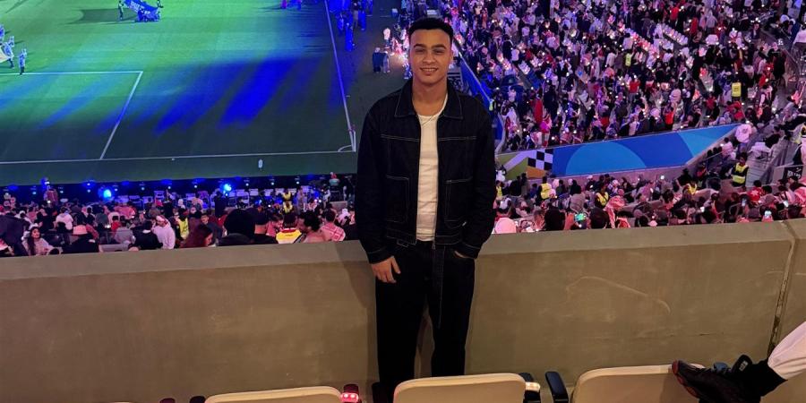 من
      المدرجات..
      مصطفى
      حدوتة
      يحتفل
      بنجاح
      الأغنية
      الرسمية
      لبطولة
      كأس
      العرب
      مع
      محمد
      منير