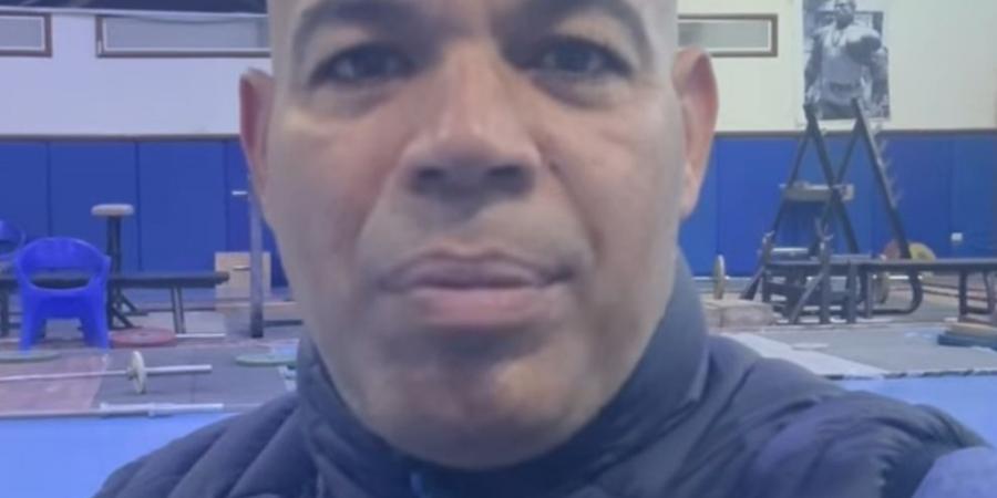 من
      داخل
      المركز
      الأولمبي
      بالمعادي..شريف
      عثمان
      يعلن
      عودته
      للتدريب
      بدعم
      وزير
      الرياضة