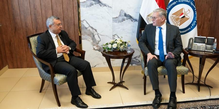 وزير
      البترول
      يؤكد
      تطلع
      الوزارة
      لمواصلة
      العمل
      التكاملي
      مع
      المجالس
      النيابية
      بالشيوخ