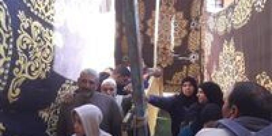 استمرار
      توافد
      الناخبين
      على
      لجان
      الدائرة
      الأولى
      بكفرالشيخ