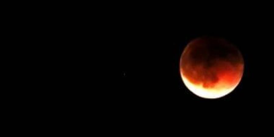 دراسة: الغلاف الجوى للأرض يتسرّب إلى القمر منذ مليارات السنين