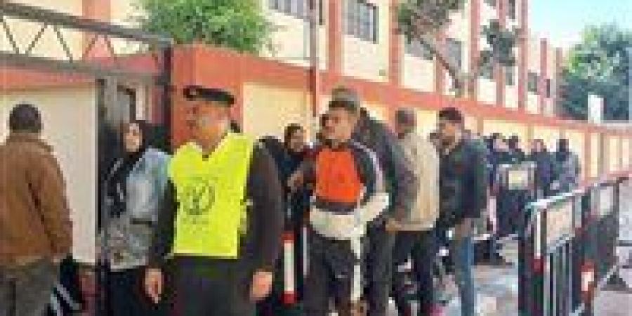 استمرار
      توافد
      الناخبين
      على
      لجان
      بورسعيد