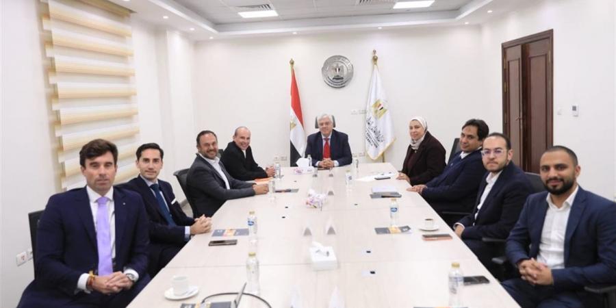 وزير
      التعليم
      العالي
      يبحث
      سبل
      تعزيز
      التعاون
      مع
      وفد
      جامعة
      إسبانية