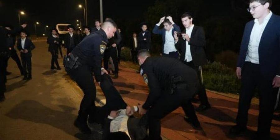 عاجل..
      إسرائيل
      تشتعل..
      فوضى
      واشتباكات
      بين
      الشرطة
      والحريديم