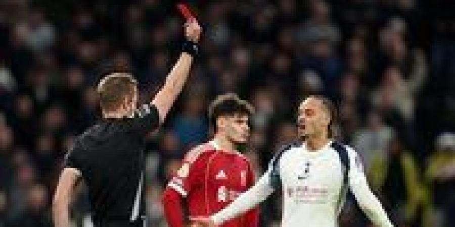 الشوط
      الأول:
      التعادل
      السلبي
      يحسم
      قمة
      ليفربول
      وتوتنهام
      هوتسبير
      في
      الدوري
      الإنجليزي
      الممتاز