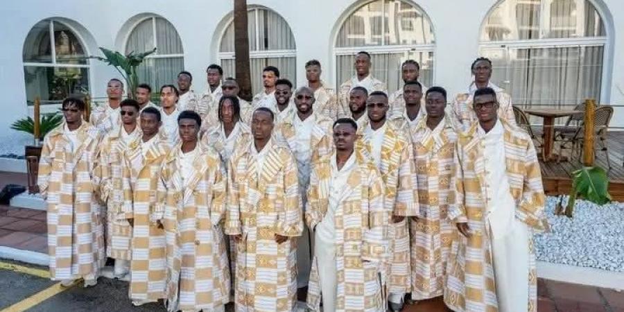 منتخب كوت ديفوار يصل المغرب بالزي التقليدي استعدادًا لأمم أفريقيا.. صور