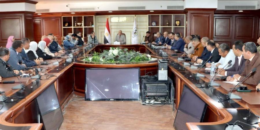 سكرتير
      عام
      بني
      سويف
      يعقد
      اجتماعًا
      لمتابعة
      المُستجدات
      في
      ملف
      التعديات