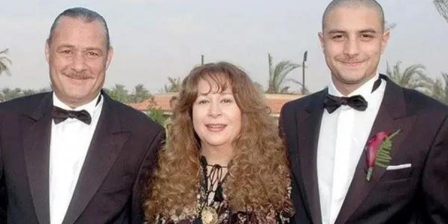 مش
      عايزة
      أشوف
      وشك..
      حكاية
      طرد
      سمية
      الألفي
      لابنها
      أحمد
      الفيشاوي
      قبل
      وفاتها