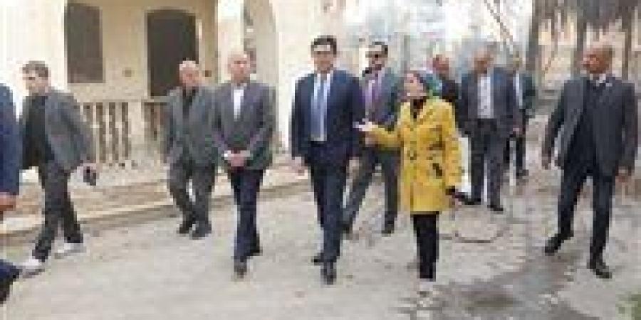 وزير
      الثقافة
      ومحافظ
      القاهرة
      يتفقدان
      قصر
      ثقافة
      عين
      حلوان
      ويوجهان
      بخطة
      تطوير
      عاجلة