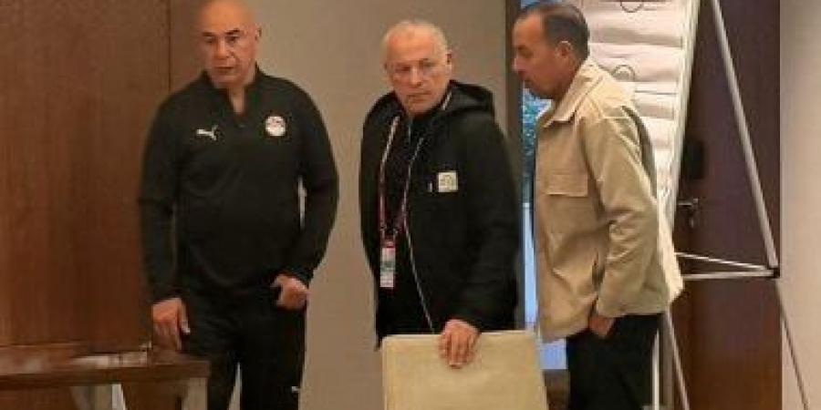 هانى أبو ريدة يجتمع بالمنتخب الوطنى قبل مواجهة زيمبابوى غدا