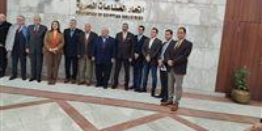 أشرف
      خيري
      رئيسًا
      لغرفة
      الدعاية
      والإعلان
      وعبد
      العاطي
      وعرّفان
      وكلاء
      وتشكيل
      هيئة
      المكتب