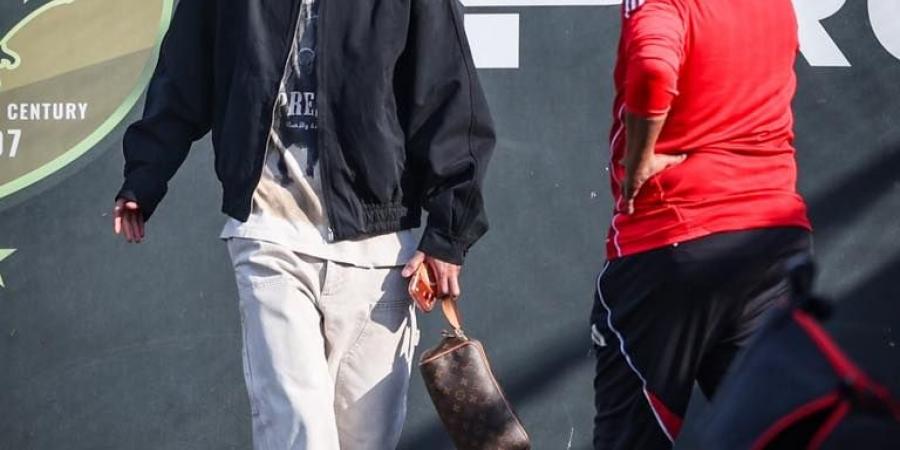 عريس الأهلى يظهر فى التتش بعد انتهاء إجازة الزواج