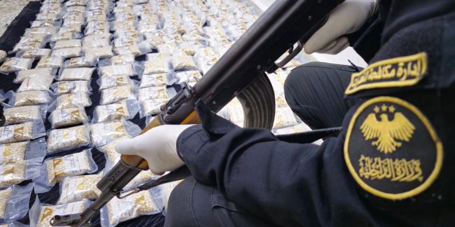 القوات السورية تحبط تهريب 200 ألف حبة كبتاغون على الحدود وتضبط 4 أشخاص
