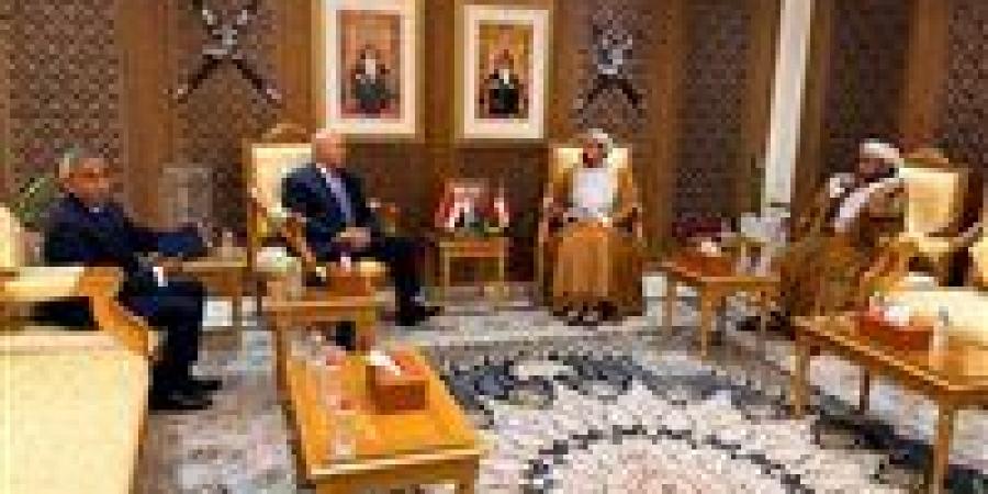 وزير
      الصناعة
      يلتقي
      وزير
      التجارة
      وترويج
      الاستثمار
      العماني
      لبحث
      سبل
      تعزيز
      التعاون