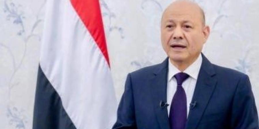 اليمن.. العليمى يحذر مسئولين يمنيين من استغلال المناصب لمكاسب سياسية