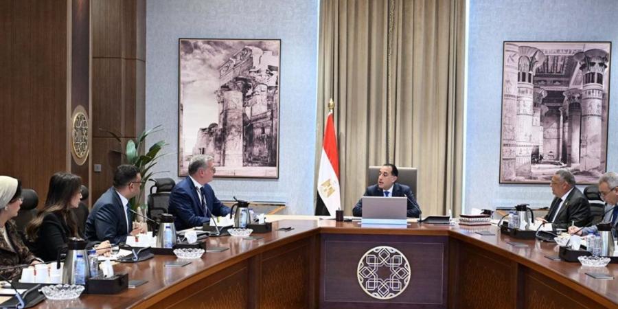 رئيس
      الوزراء
      يتابع
      جهود
      جذب
      المزيد
      من
      الاستثمارات
      للمنطقة
      الاقتصادية
      للمثلث
      الذهبي