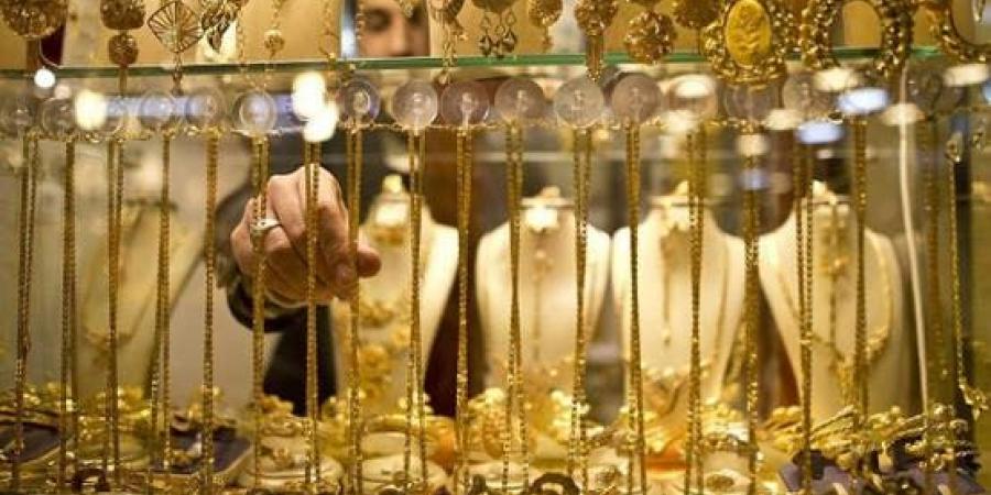 هل
      يصل
      10
      آلاف
      لـ
      عيار
      21؟..
      الذهب
      مرشح
      لاختراق
      مستويات
      قياسية
      جديدة
      بعام
      2026..
      تفاصيل