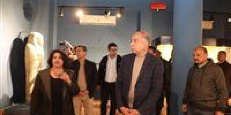 يضم
      950
      قطعة
      أثرية
      ..
      محافظ
      المنيا
      يزور
      متحف
      آثار
      ملوي