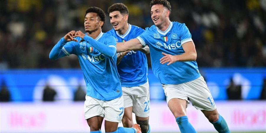 نابولي
      بطلا
      للسوبر
      الإيطالي
      بثنائية
      على
      حساب
      بولونيا