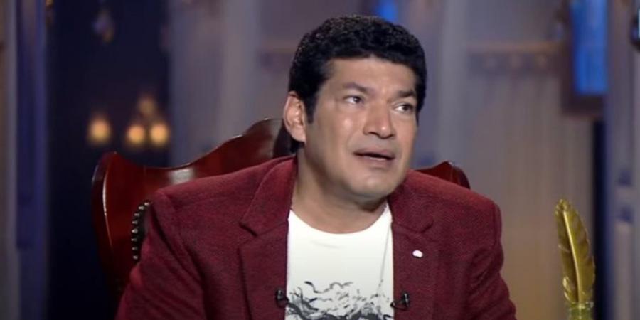 باسم
      سمرة
      يؤدي
      واجب
      العزاء
      في
      الراحلة
      سمية
      الألفي
      «فيديو»