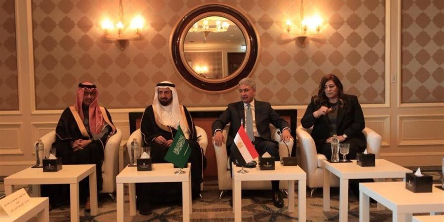 "الغرف
      السياحية"
      يشيد
      بلقاء
      وزير
      السياحة
      والآثار
      مع
      وزير
      الحج
      والعمرة
      بالمملكة