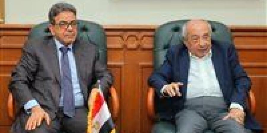 نقيب
      المهندسين
      يستقبل
      نقيب
      الأطباء
      البيطريين
      ووفدًا
      من
      قيادات
      النقابة…
      وبروتوكول
      تعاون
      مرتقب
      خلال
      أيام