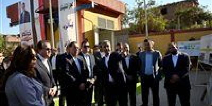 رئيس
      الوزراء
      يتفقد
      محطة
      رفع
      "الفهميين"
      للصرف
      الصحي
      في
      الصف