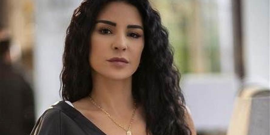 ماغي
      بو
      غصن
      تثير
      جدلا
      كبيرا
      بإطلاتها
      الجريئة...
      والجمهور
      يعلق
      (صورة)