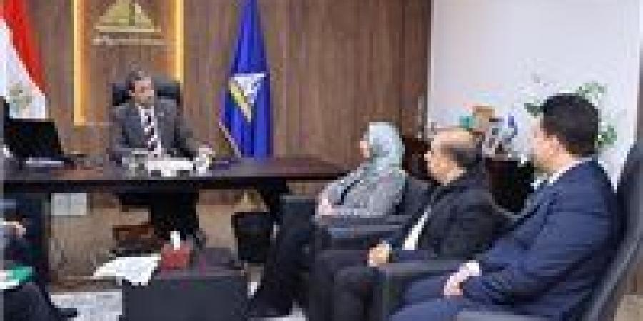 محافظ
      دمياط
      يستقبل
      مساعد
      وزير
      البيئة
      والرئيس
      التنفيذي
      لجهاز
      تنظيم
      إدارة
      المخلفات