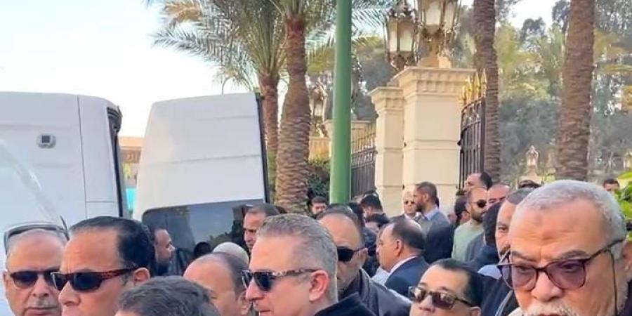 بحضور
      أحمد
      سعيد
      عبد
      الغني..
      لقطات
      مؤثرة
      في
      جنازة
      طارق
      الأمير|
      صور